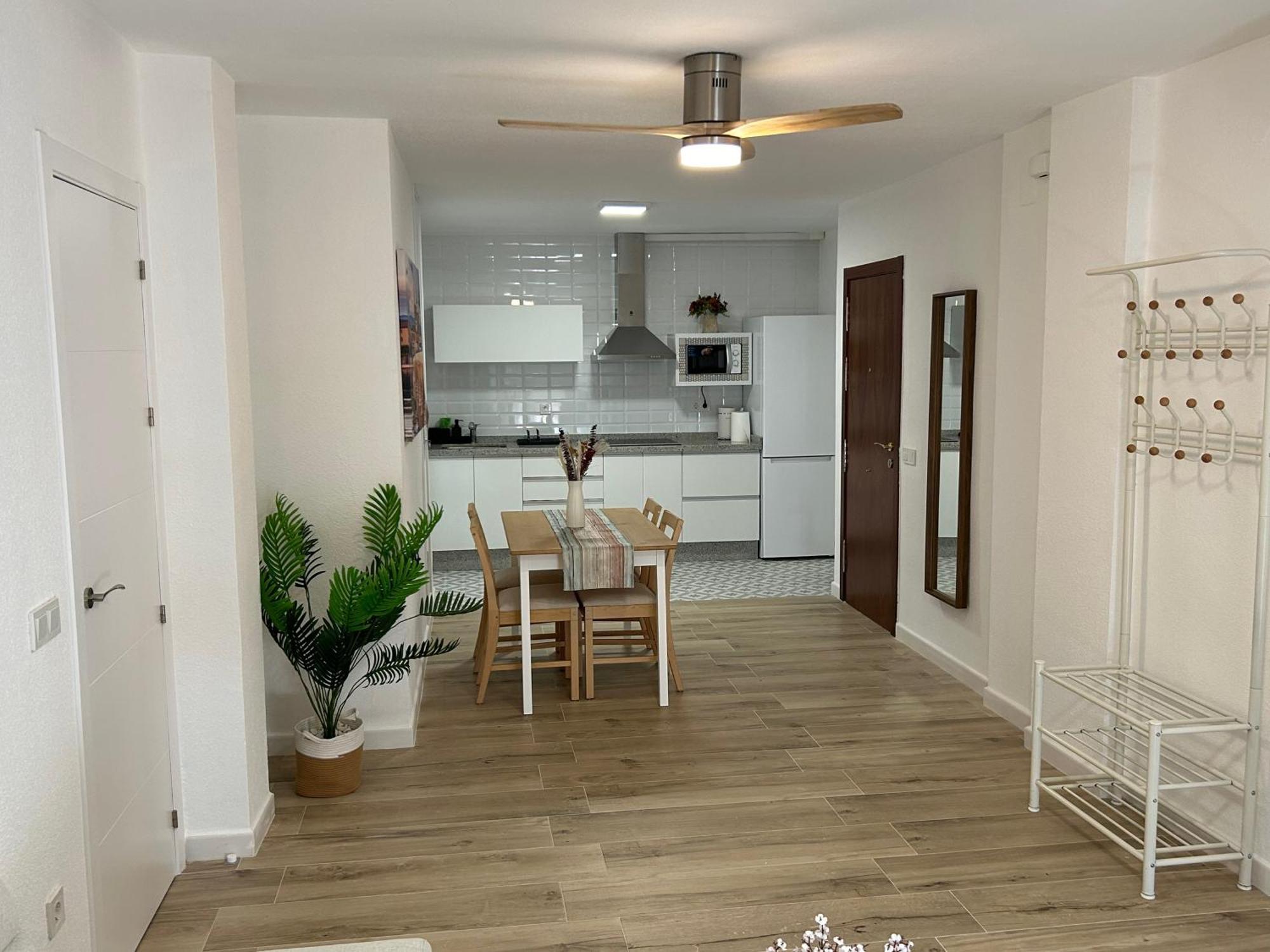 Apartment Modern And Bright Close To The Station